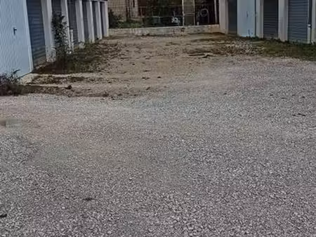 loue garage 15 m2 a chaumont