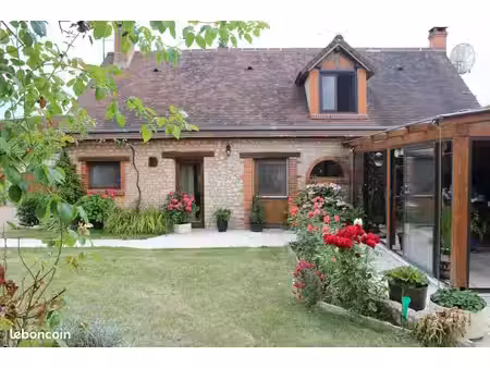 maison de charme en pierre (120 m²) + dépendance 240 m² sur 6 000 m² avec bois — batilly-e
