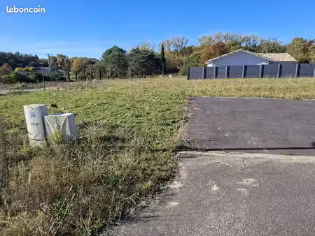 terrain 563 m² bougue