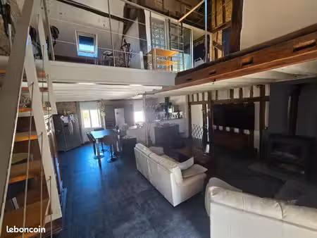 ? appartement atypique de caractère – au cœur de saint-denis-en-val