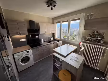 rénové & meublée : t3 61 m² dernier étage avec vue panoramique  balcon et place de parking