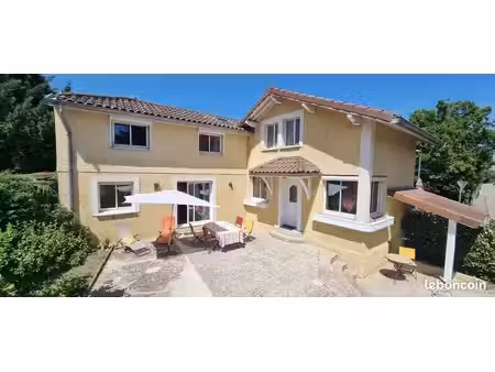 décines hypercentre – maison familiale avec cachet  bureau indépendant et garage