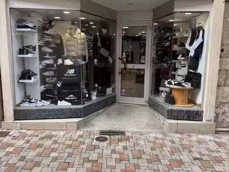 immeuble plus magasin à saisir