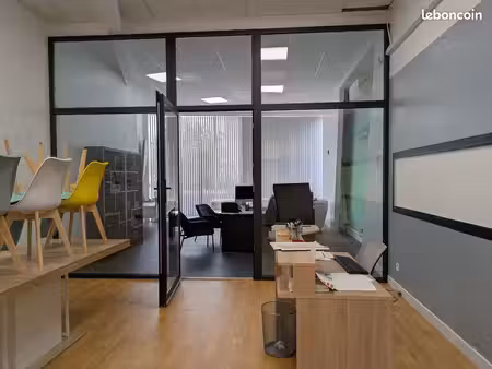 bureau 77 m²