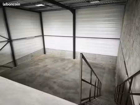 local industriel 273 m²