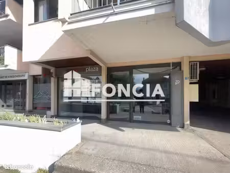 location - local commercial - 80 m² - 12 000 /an hc ht -