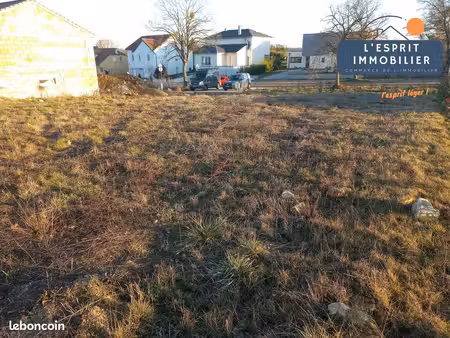 terrain 724 m² raville