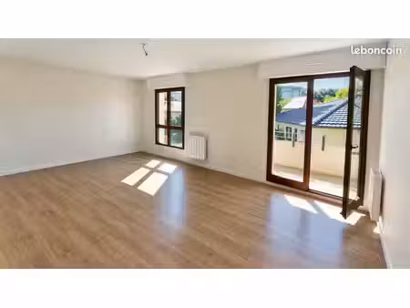 bel appartement f2 de 53 m² très calme avec balcon  ascenseur et parking privé à st avold