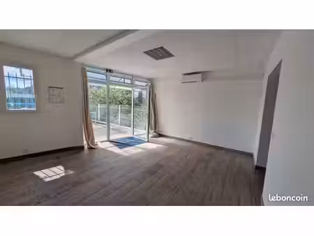 bureau 47 m²