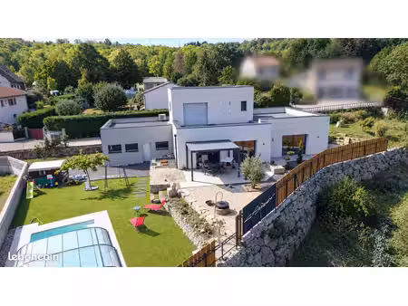 villa  145 m² hab. 1 100 m² de terrain