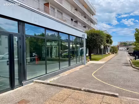 local commercial 230 m² aménagé sur mesure + parking sécurisé – tarbes ??️