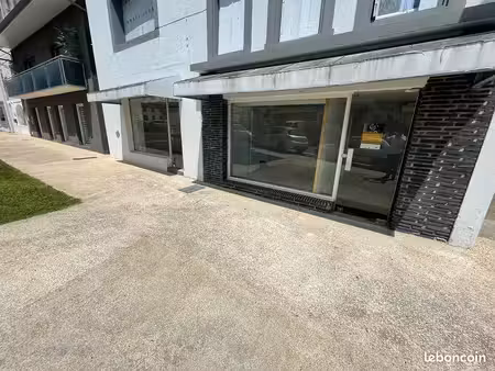 local commercial 64 m²