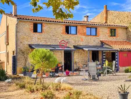maison de caractère avec jardin et piscine