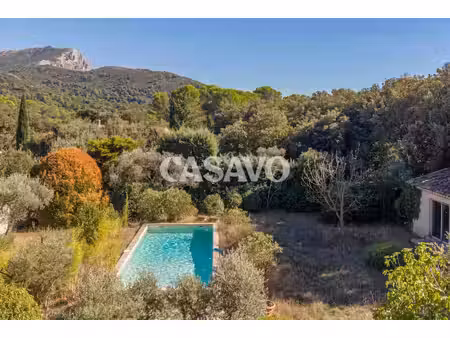vente maison 5 pièces de 192m² - 13100 saint-marc-jaumegarde