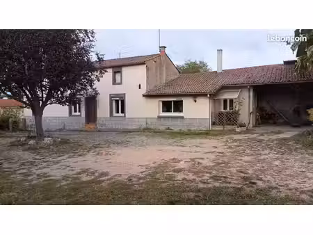 maison. 103m2 avec dépendances et grand terrain