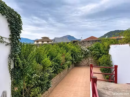 saint jean pied de port - ensemble immobilier avec fort potentiel dans le centre historiqu