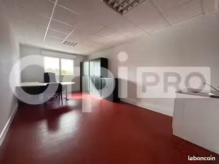 bureau 30 m²