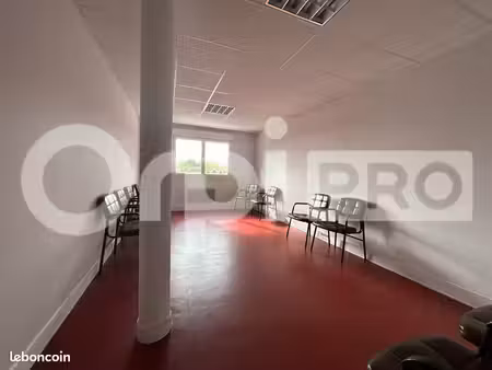 bureau 48 m²
