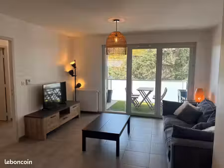 t2 meublé 54 m² avec balcon et garage – sainte-consorce