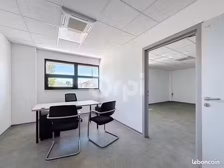 bureau 12 m²