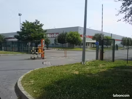 local industriel 3 800 m²