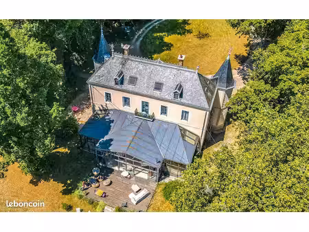 château 10 pièces 264 m²