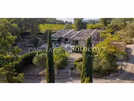 maison avec piscine et jardin saint-paul-en-forêt (83)