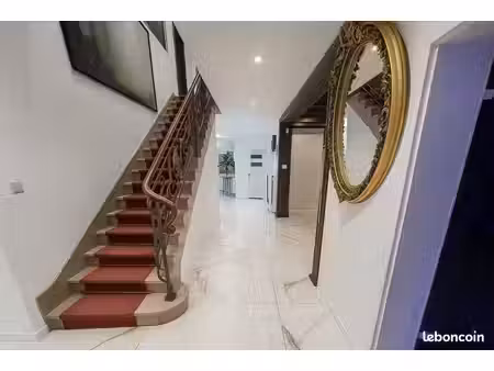 propriété d’exception – plus de 7 000 m² de terrain – rénovation intégrale