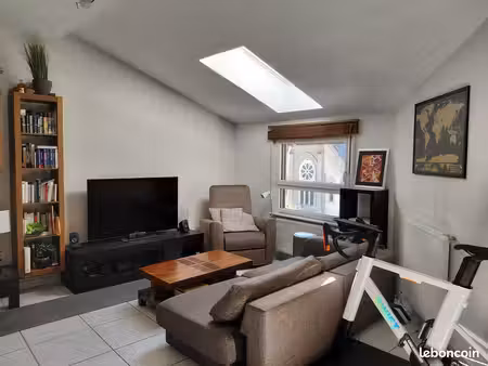 joli t2 de 51 m² avec balcon  cave et garage – gaillard (secteur église)