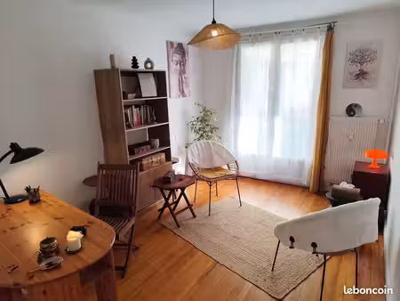 bureau  cabinet pour activité bien-être