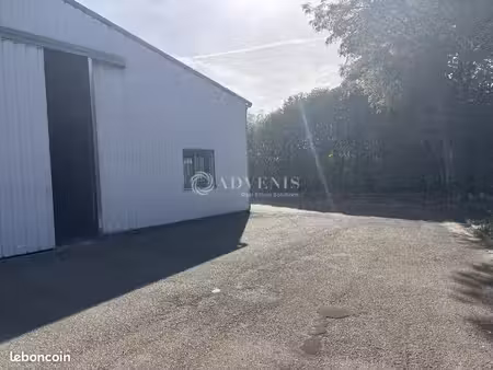 local d'activité 150 m²
