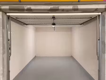 garage fermé motorisé dans résidence sécurisée