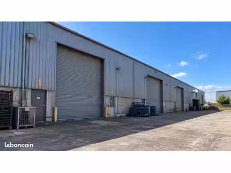 riom – entrepôt / local industriel env. 825 m² – accès poids lourds