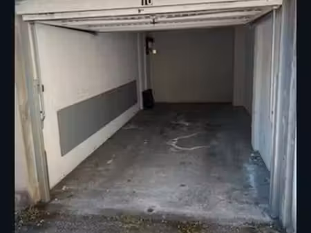 garage fermé / box sécurisé chambéry