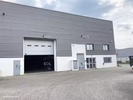 local d'activité 1 260 m²