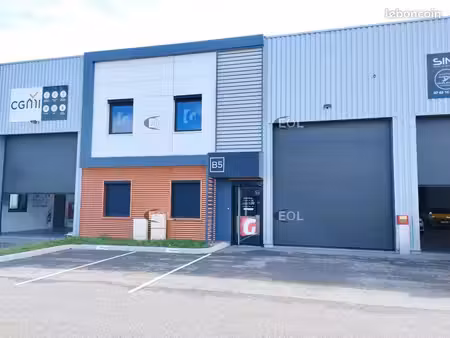local d'activité 329 m²
