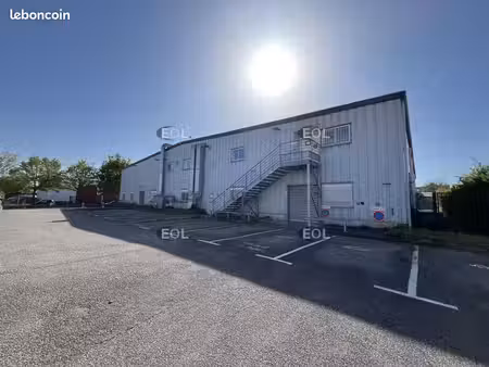 local logistique  bureaux 1 969 m²