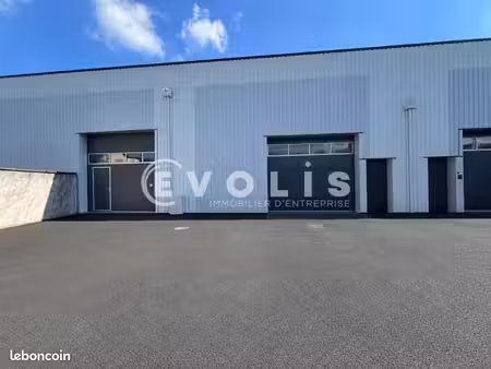 local d'activité 610 m²