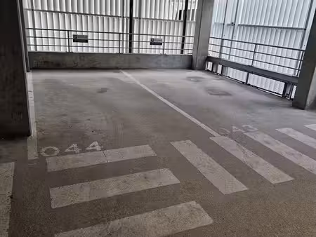 place de parking champs-sur-marne