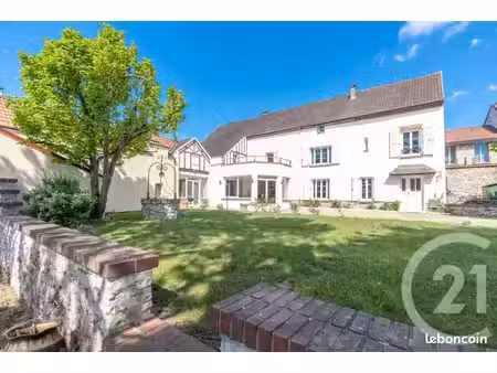 maison 10 pièces 242 m²