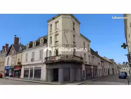 local 245 m²