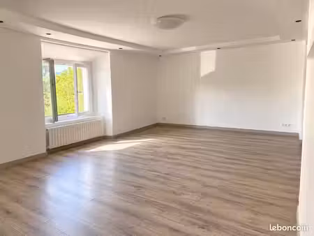 appartement t3 de 84 m² avec entrée indépendante et fort potentiel