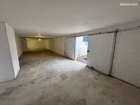 local stockage urcuit 82m2 proche bayonne