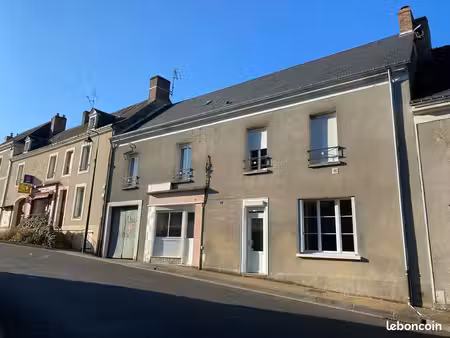 immeuble de rapport – 2 appartements loués – 190 m² – avec cours extérieurs
