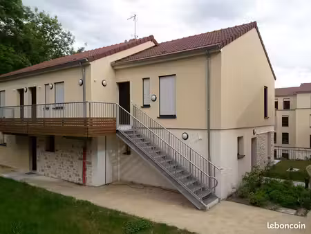 t2 lumineux avec balcon + parking privatif – à saisir