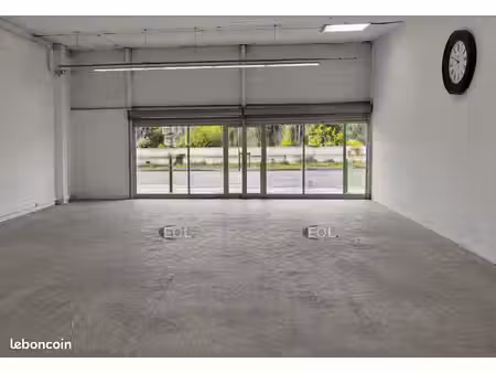 local commercial 750 m²