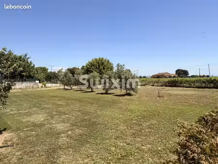 terrain 646 m² camaret-sur-aigues