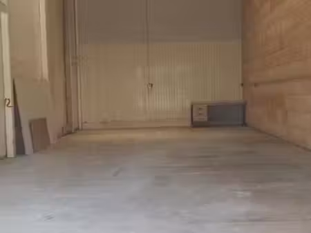 local 90m2