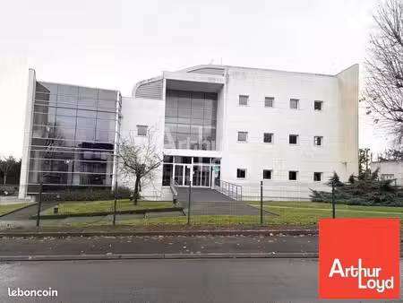 bureaux 3371 m² chauray
