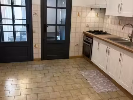 jolie maison de village + petite cour a claira